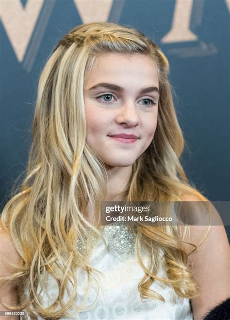 Skylar Dunn’s live interview @The Greatest Showman Premiere.